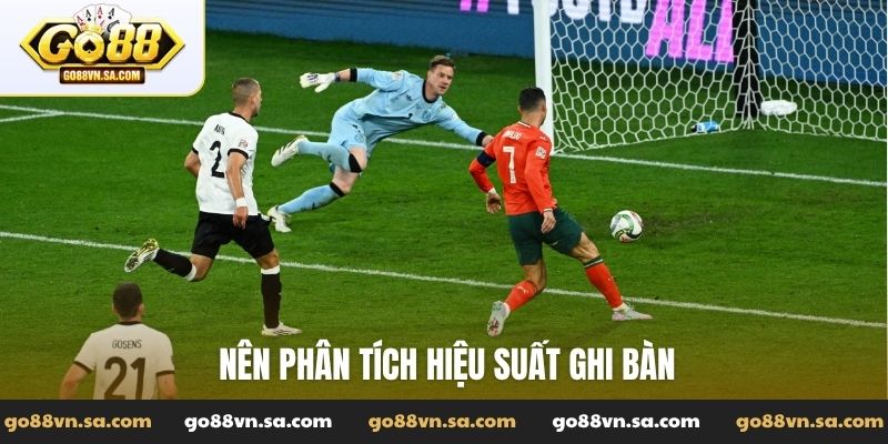 Nên phân tích hiệu suất ghi bàn